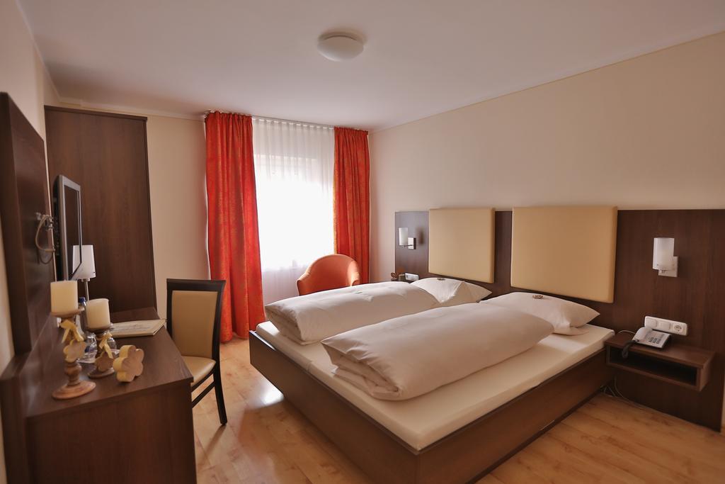 Hotel Bockmaier Oberpframmern Zewnętrze zdjęcie