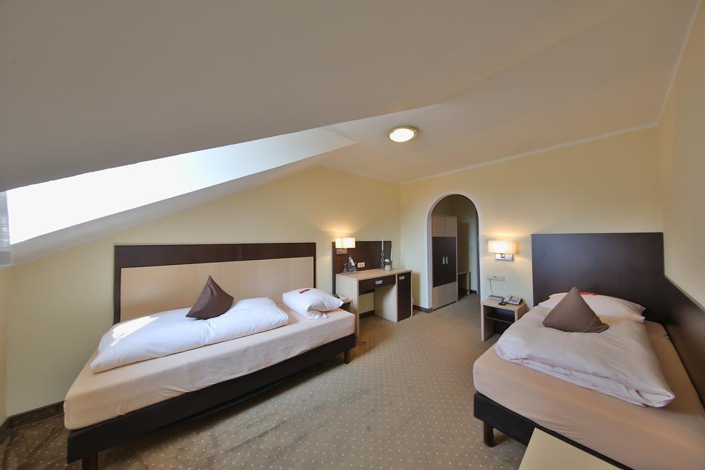Hotel Bockmaier Oberpframmern Zewnętrze zdjęcie