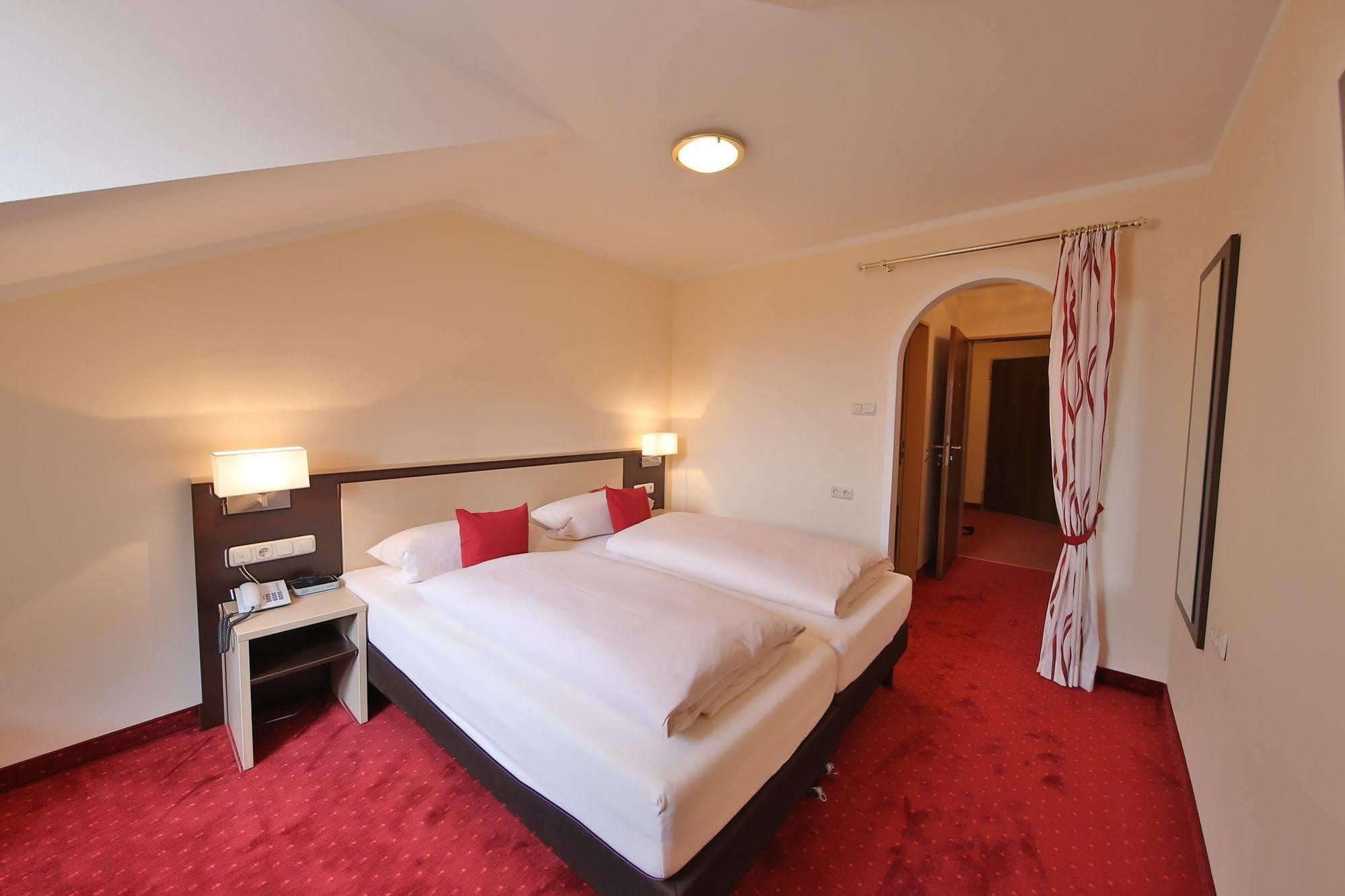 Hotel Bockmaier Oberpframmern Zewnętrze zdjęcie
